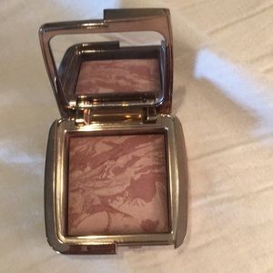 Hourglass blush